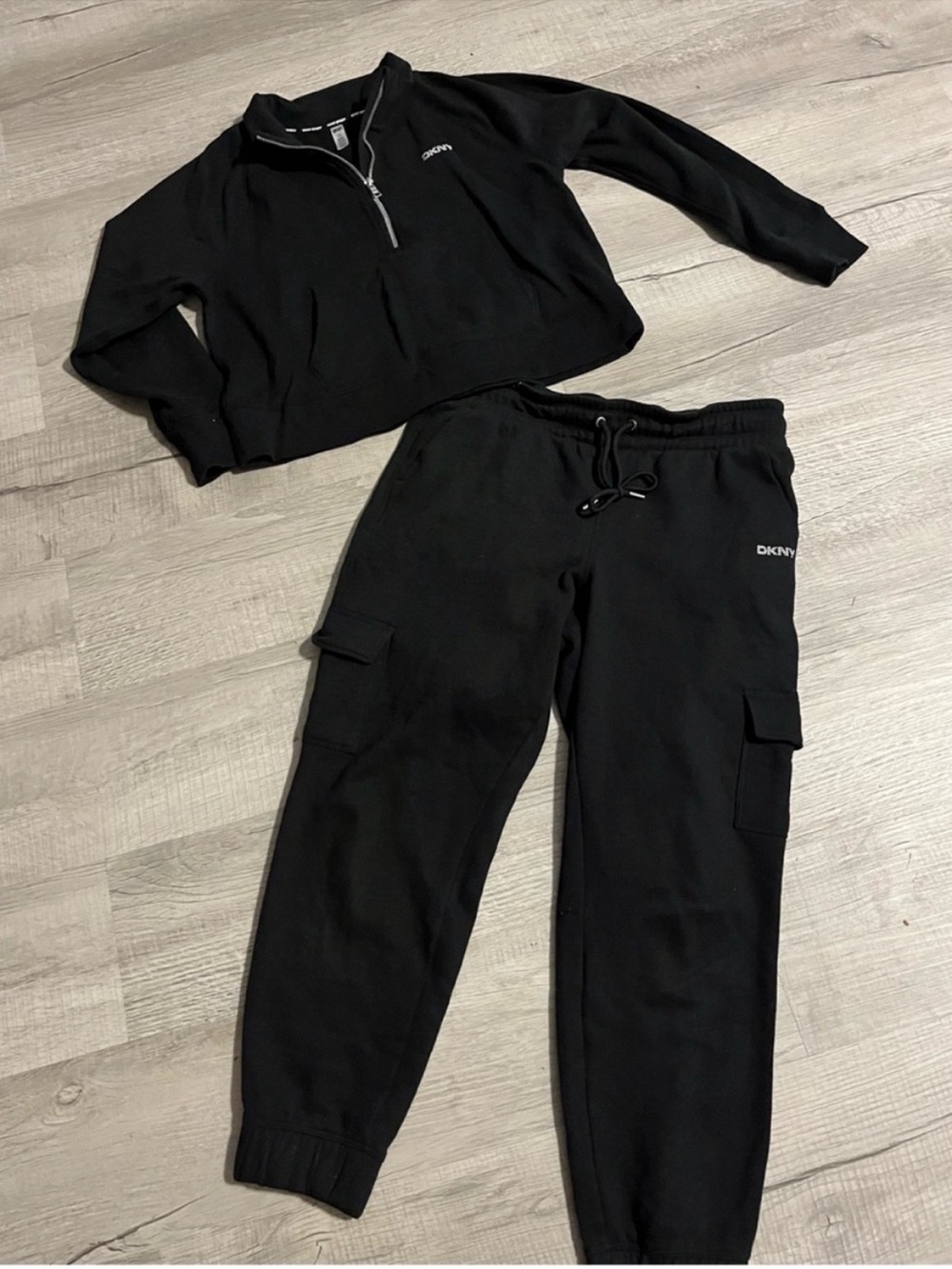 DKNY set pullover sweatshirt and sweat pants